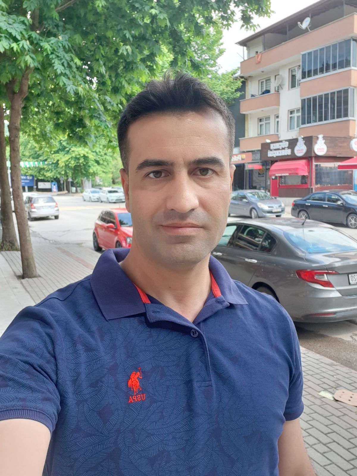 <em><strong>Alberto G.</strong></em>